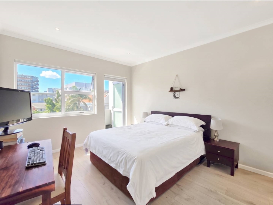 3 Bedroom Property for Sale in Sea Point Western Cape